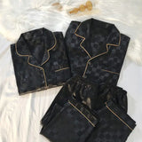 Luxuriöse Pyjama-Sets aus Seide für Paare