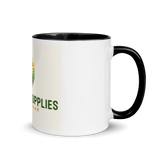 Weiße Keramiktasse mit farbiger Innenseite