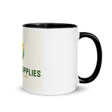 Weiße Keramiktasse mit farbiger Innenseite