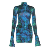 Figurbetontes Minikleid mit Glockenärmeln