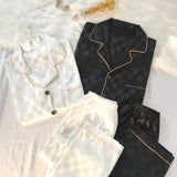Luxuriöse Pyjama-Sets aus Seide für Paare