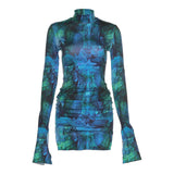Figurbetontes Minikleid mit Glockenärmeln