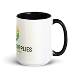 Weiße Keramiktasse mit farbiger Innenseite