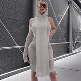 Enges Strickkleid mit einem Ärmel