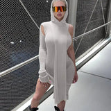 Enges Strickkleid mit einem Ärmel